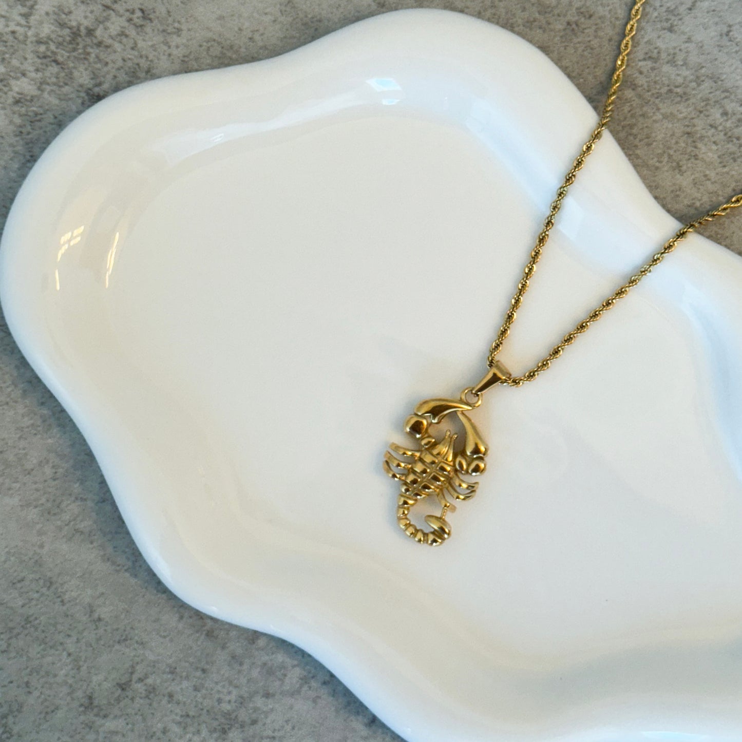 Escorpión Necklace