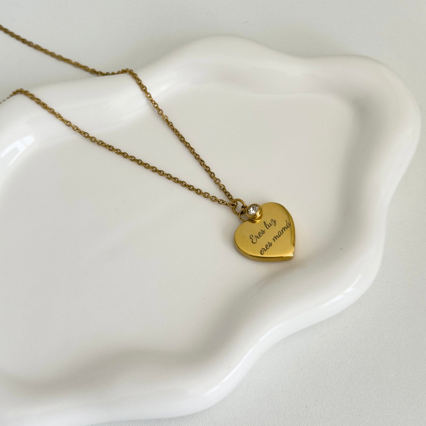 Eres Luz Mamá Necklace