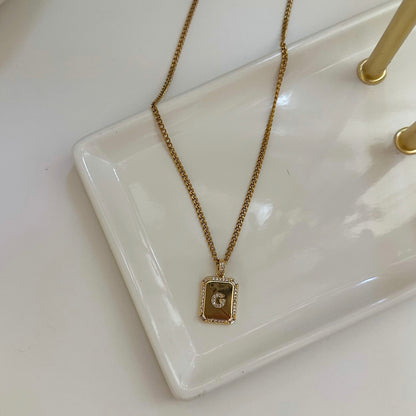 Inicial Golden Necklace