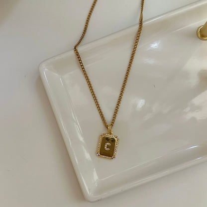 Inicial Golden Necklace