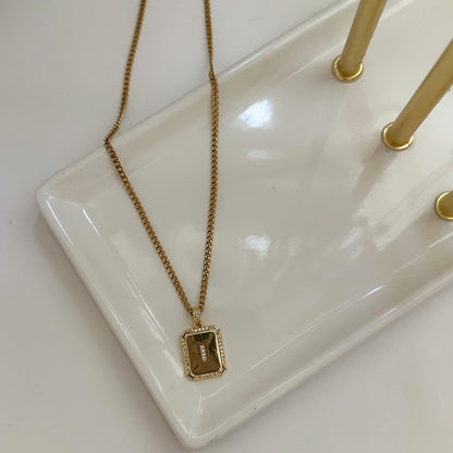 Inicial Golden Necklace